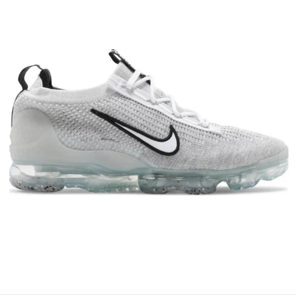 NIKE AIR VAPORMAX MONOCHROME. NEW WITHOUT BOX.